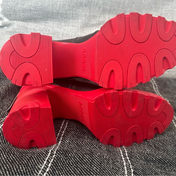 Sorel Women's Heel Chelsea Boots NWT
Brand New - Picture 6 of 6